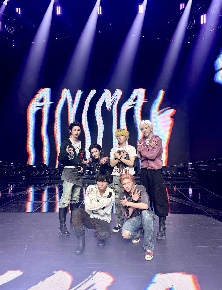 BOYNEXTDOOR_KOZ's tweet photo. 261008 엠카운트다운🚪📸

Move like BOYNEXTDOOR 🏆
원도어! ANIMAL 1위 고마워요 💛

#BOYNEXTDOOR #보이넥스트도어 #BND
#HOME_DELUXE #ANIMAL
#BOYNOW https://t.co/chrHydEdOi