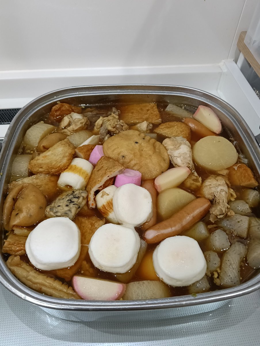 motsunab_e_e's tweet photo. ざっと10人前以上のおでん作った（あほ）これプラスもう1個鍋ある。明日うどん入れて食べる https://t.co/Iybf6pnBaR
