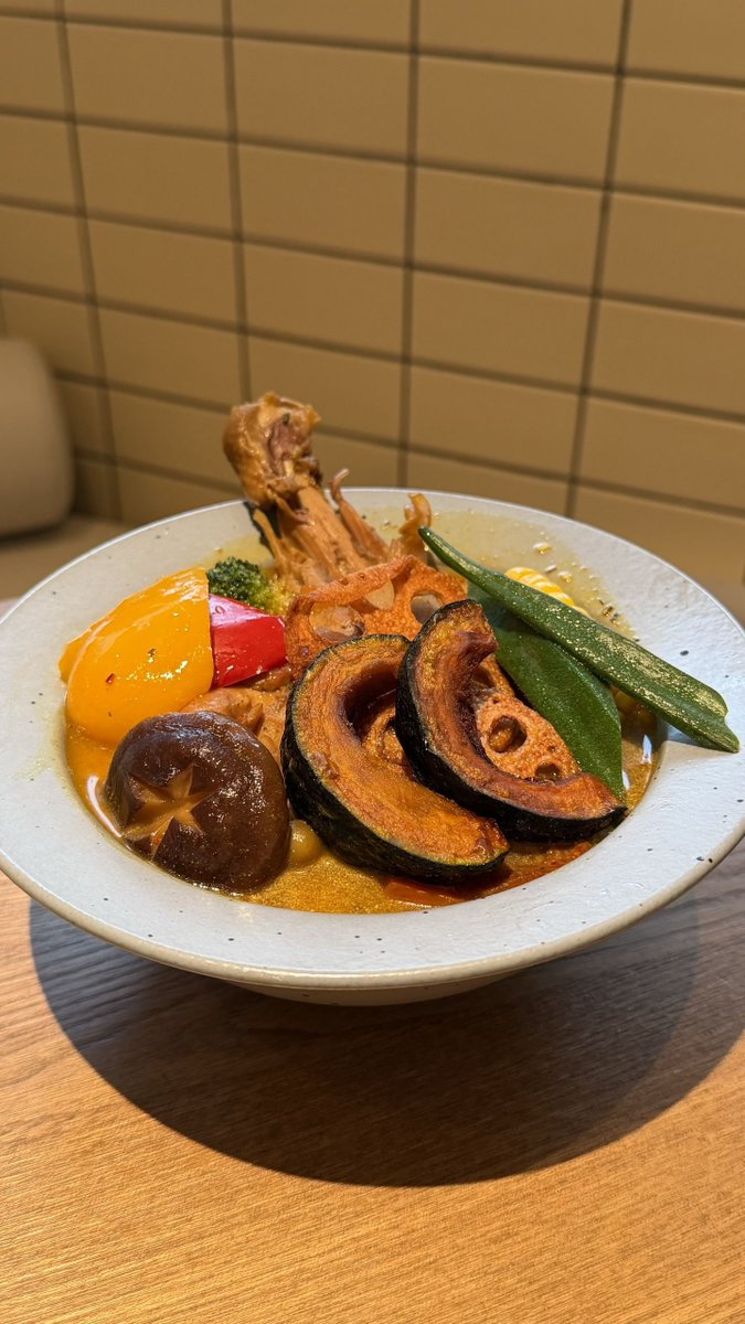 Ninoux's tweet photo. Food dilemma: creamy beef patty omelette rice OR rich curry with duck leg? No need to pick, just eat both 😋 Perfect lazy brunch feast.#Brunch #Foodie #Curry https://t.co/T3RLhWCfJT