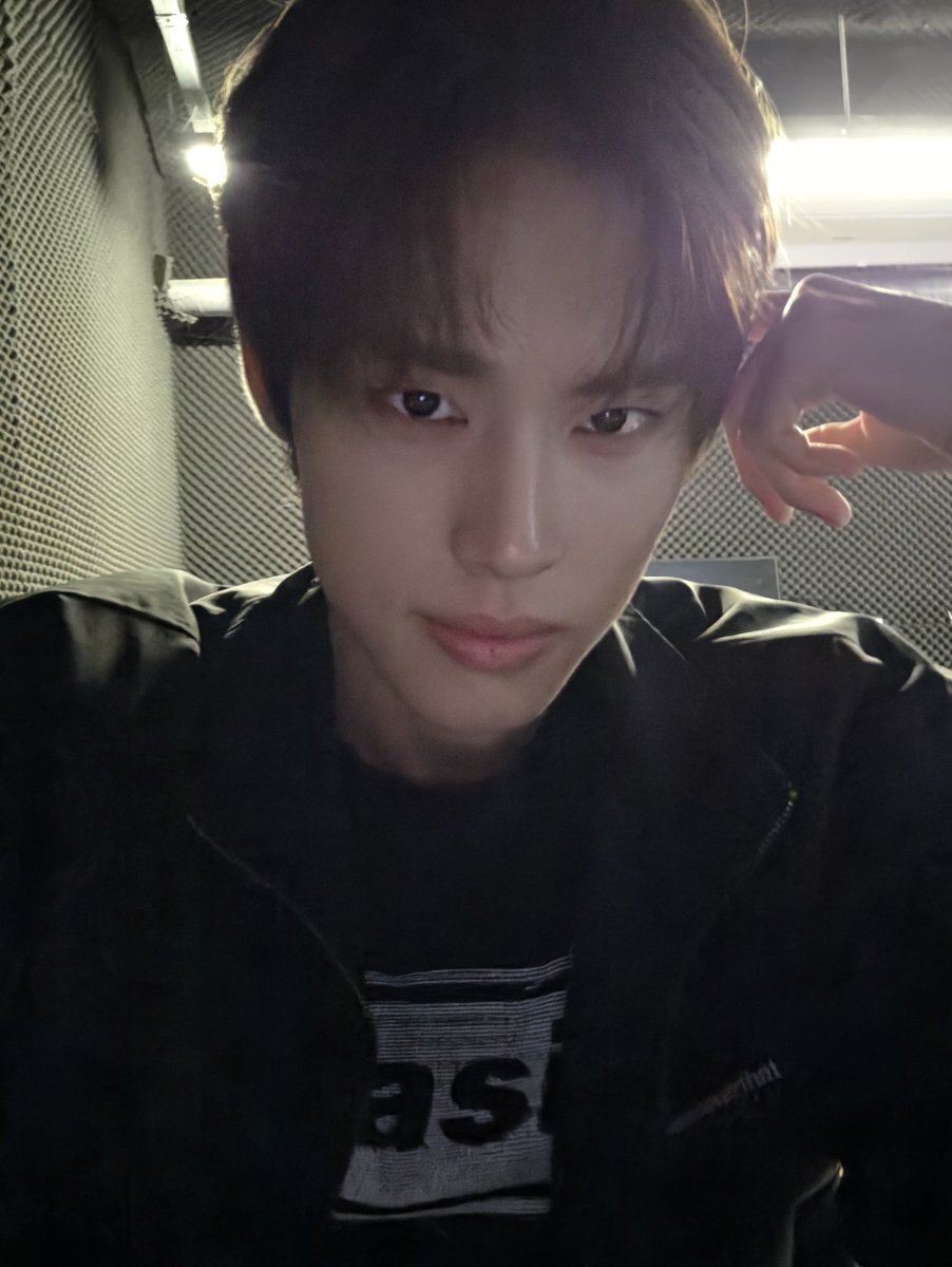 iiuvwsu's tweet photo. 너무x♾️♾️♾️♾️ 멋남이라반해쪄,,,,,🫪🫪🫪 https://t.co/4RP9YyKMYy