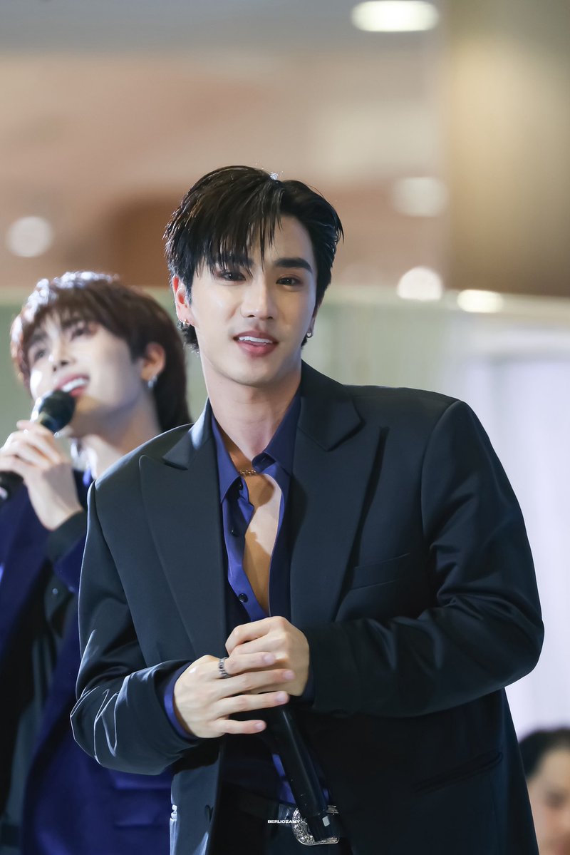 berliozany's tweet photo. (🐯) — พระราม 2 ทักครับ 🥺🖤✨

PERTHSANTA BEAUTY BLOOM

#destinyclinicxPerthSanta 
#PerthTanapon #KDPPE https://t.co/CwQsTcCM5r