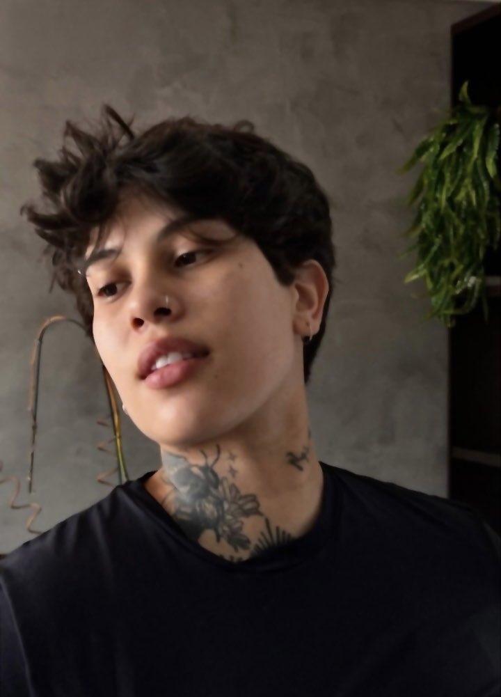 PLAYLSTDESEXO's tweet photo. ㅤㅤ Desnecessário ㅤesse  ㅤnegócio   de ㅤㅤㅤ eu ㅤaquiㅤ e ㅤvocê ㅤ aí. https://t.co/FWA3PFYLLo