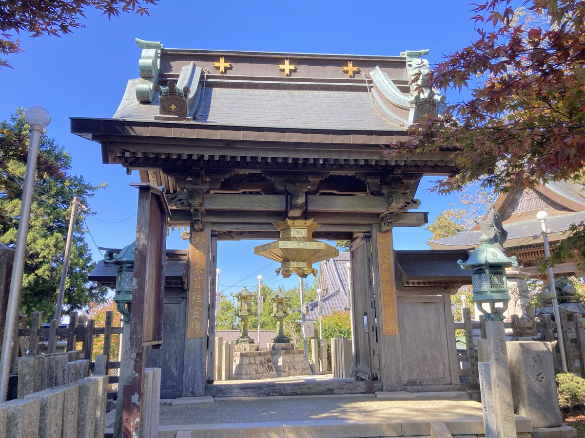 takomiyamiya's tweet photo. 帰りに妙見さんに寄った。ここは北摂の小学校の定番遠足スポットだったけど。ケーブルカーとリフトが営業終了したから子供の賑わいが消えてた。星嶺は外壁リフォーム中でした。 https://t.co/8Vv68tnECV