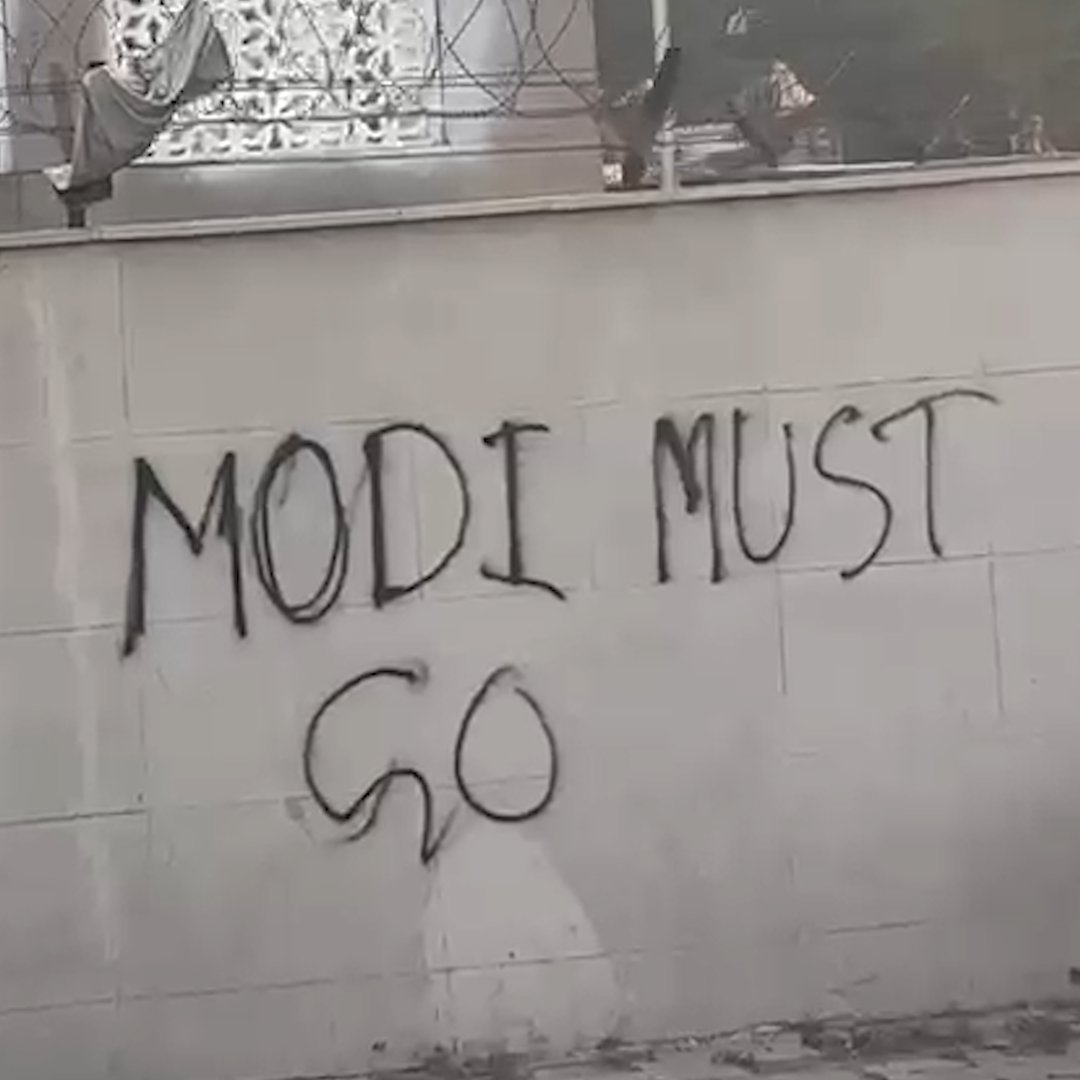 JohnBrittas's tweet photo. "The writing on the wall in the streets of Delhi is clear." https://t.co/Pw1rnXJftZ