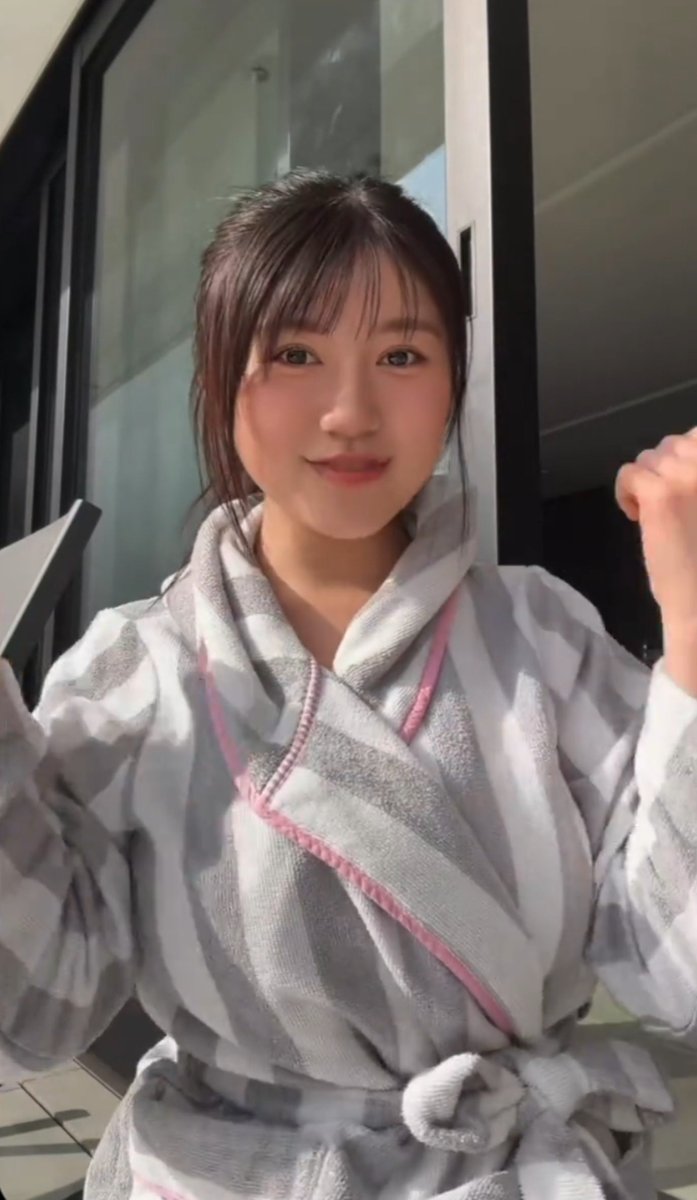 sarareborn072's tweet photo. バスローブ姿は我々の想像力を
大いに掻き立てる力がある。
#桃月なしこ
#加藤玲菜
#福井梨莉華
#豊島心桜 https://t.co/1Ybr4fdUWn
