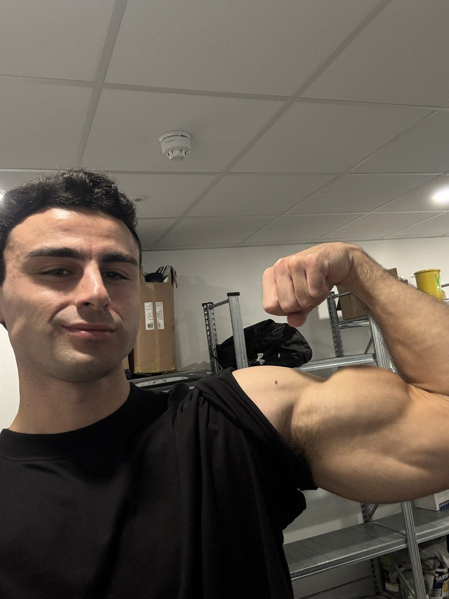 persianprince26's tweet photo. Compilation of the best biceps on this scene. The amount of customs you boys ask for is crazy 😈 https://t.co/hezxbK0M8X