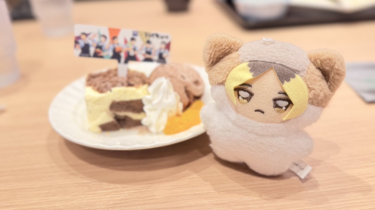 rakura_hiro's tweet photo. 初日行ってきた〜
デザプレ同席分も欲しかったけど一品頼んだらちょうど売り切れてびっくりした🙄 https://t.co/eo4YuL6lR9