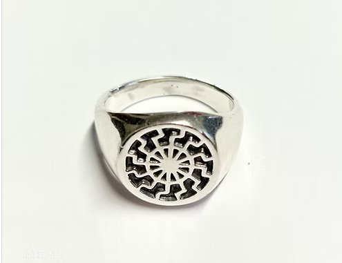 sknhd_14's tweet photo. @WestRidingWay It's from a shop called https://t.co/2tKbQ6TY7P 99 Euros at the mo. They do all sorts of good stuff rings etc. https://t.co/bPiamFEOjv