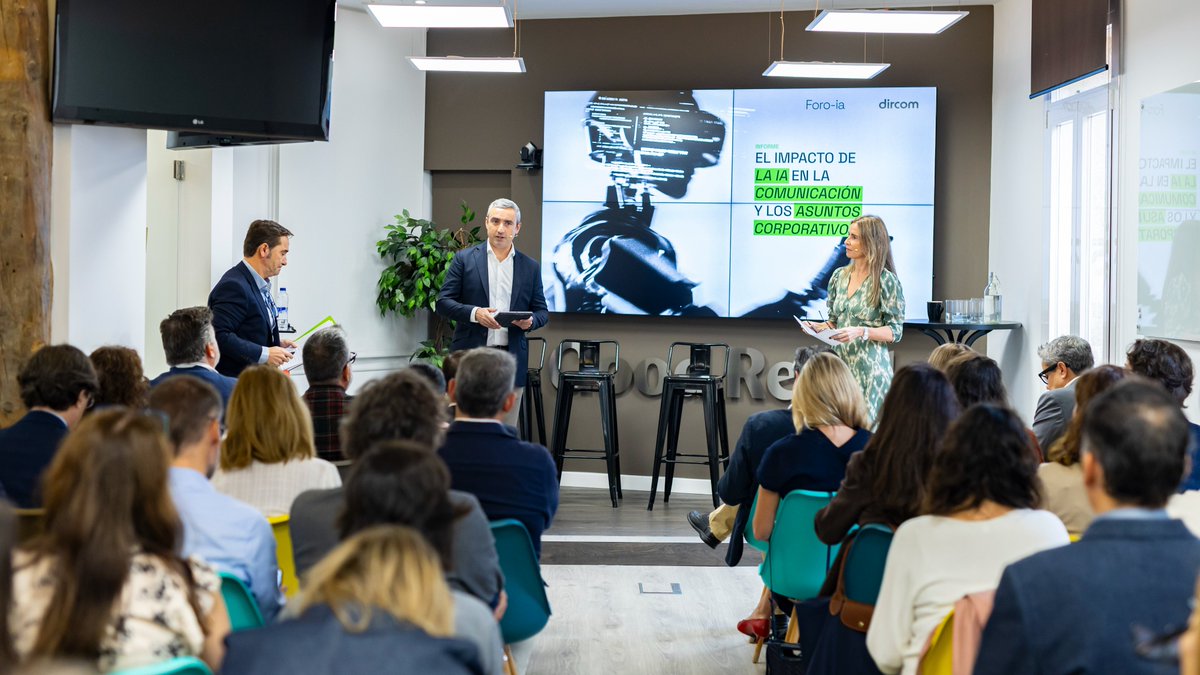 DircomSpain's tweet photo. 🤖 La #IA ya revisa mensajes, detecta riesgos y analiza la reputación.

¿Cómo la están utilizando los #dircoms?

Profesionales de Santander, Repsol, Sanitas y Oracle compartieron sus experiencias durante la presentación del informe de Dircom y FORO IA👇🏻

https://t.co/EGfF5Utxpw https://t.co/CfyGX82dKU
