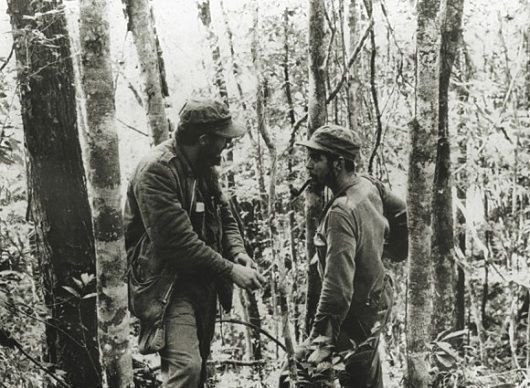 PartidoPCC's tweet photo. “Si quisiera buscar una palabra que fuese sinónimo de austeridad, integridad, espíritu de sacrificio y ética, esa palabra sería Che”.

Comandante en Jefe, Fidel Castro Ruz 

#CheVive https://t.co/yONh5mSTry