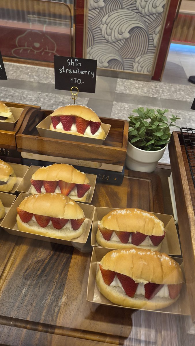sunshine12_ms's tweet photo. Loafy Co Bakery House 
เรากินสาขาดาดฟ้า ลาซาล กับ CTW

ทำอร่อยมาก ชอบมา��โดยเฉพาะชิโอะกับใดๆที่ใส่ครีมสด กับ ใส้เผือก ทำเผือกอร่อยแบบยอมอ้วน 
ยากจะหาร้านถูกใจขนาดนี้ https://t.co/ET9rD2raO9