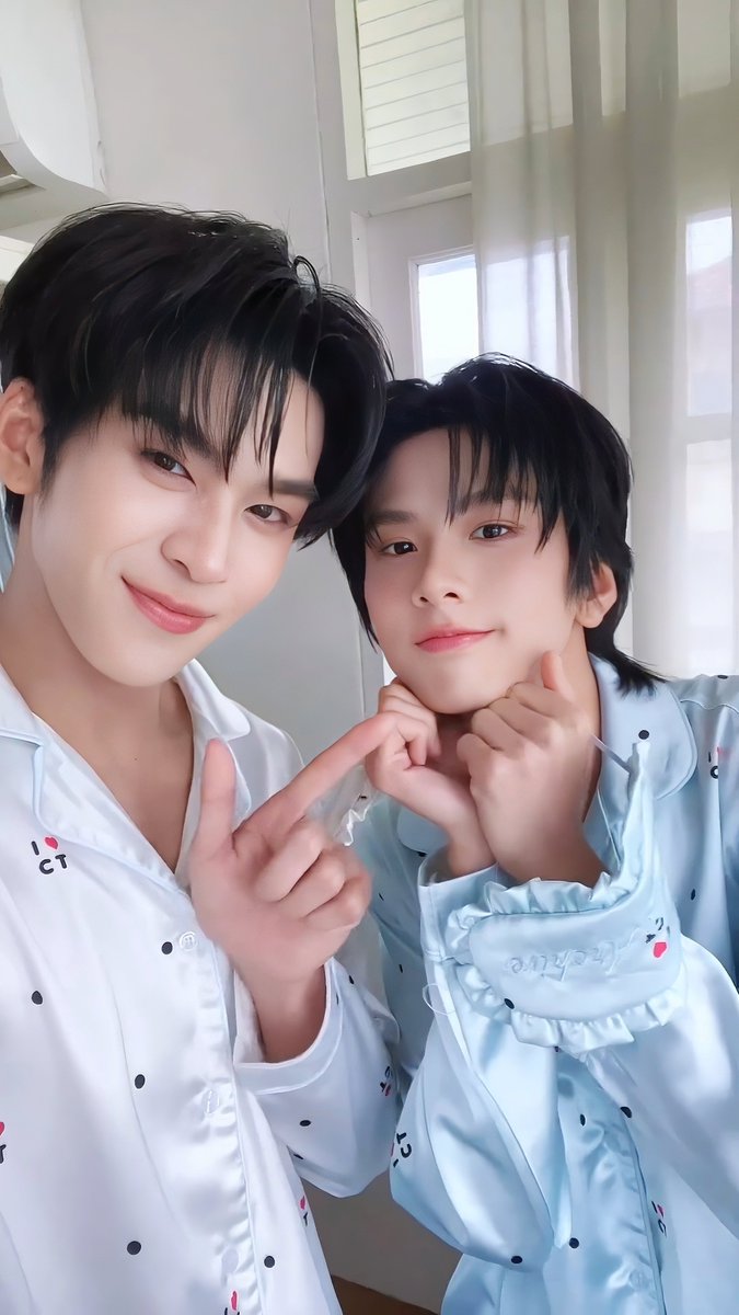 Qseqjs's tweet photo. 是Tiktok上一对超火的情侣博主呀！
😘🙌🏻😘
​（自修图，第一次修可能不是很好，大家喜欢的话自取呀）
只能放四张🙁😕，其它放在评论区吧 https://t.co/fmVTkDRslw