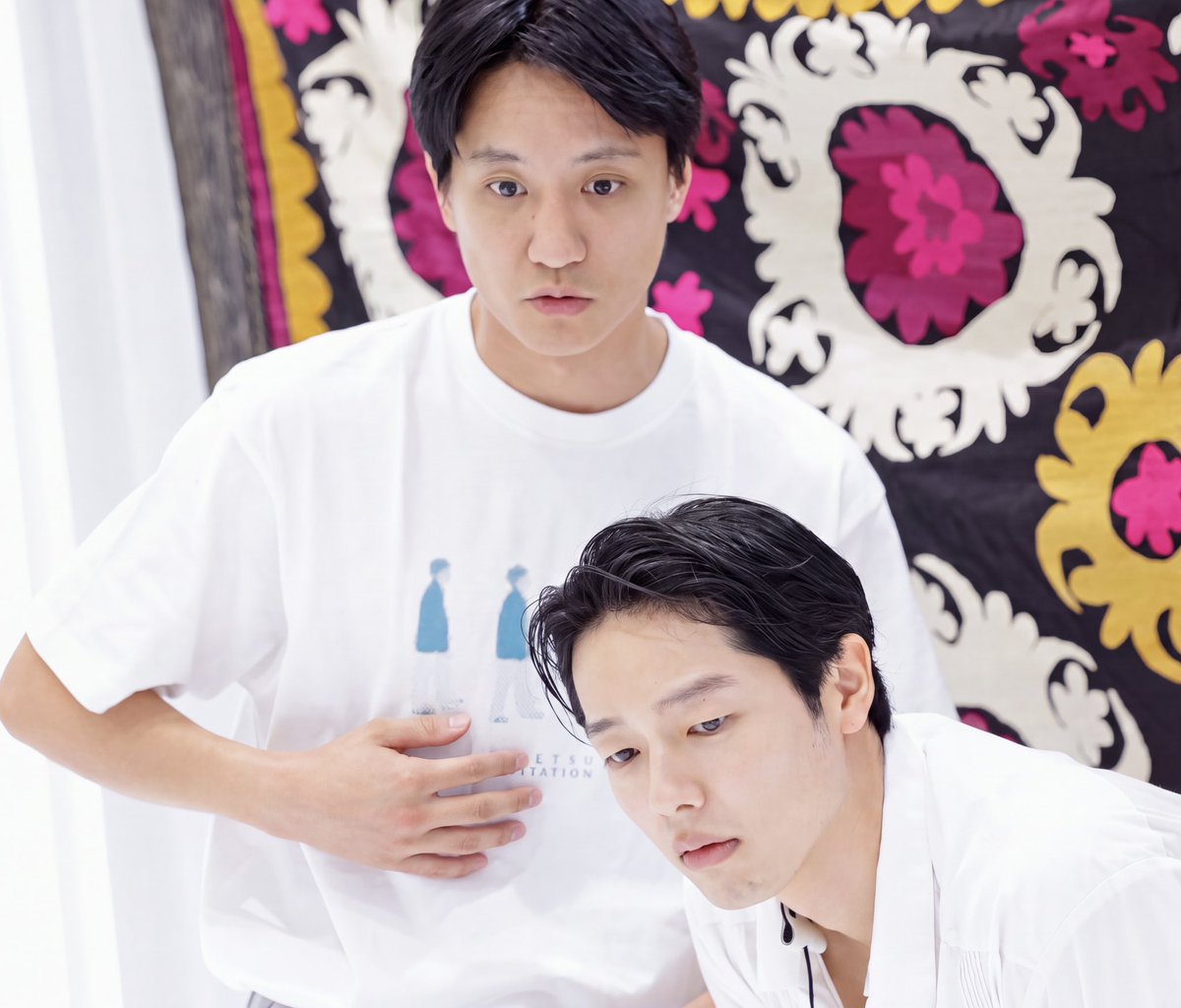 flyingtheatreJG's tweet photo. #ヴォイツェック
【立ち稽古中】

医者の人体実験の被験者となり
えんどう豆だけを食べ続けているー。
貧しい下級兵士ヴォイツェックと
その唯一の親友・アンドレース。

#藤原季節 と #串田十二夜 が
ヴォイツェックとアンドレースを
交互に演じます。

刺激的な稽古の日々🎭
https://t.co/GXkZlCtjjO https://t.co/sRzOSfaFIc