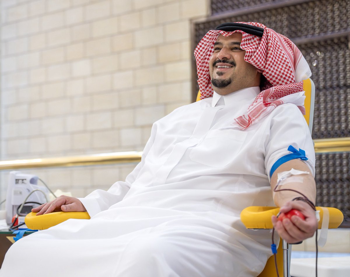 emara_alriyadh's tweet photo. سمو نائب أمير منطقة #الرياض يشارك في الحملة الوطنية السنوية للتبرع بالدم التي أطلقها سمو #ولي_العهد.
https://t.co/TgCa5djEkR

#إمارة_منطقة_الرياض | #حملة_ولي_العهد_للتبرع_بالدم https://t.co/qRAk4IQGAh