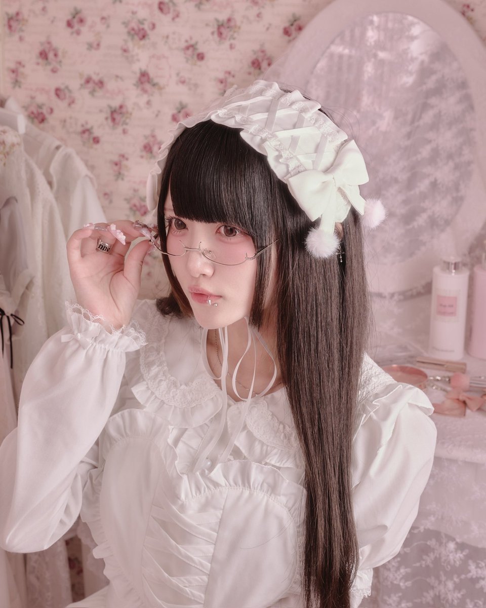 romeritual's tweet photo. 🎀 Dolly Lace-Up Headdress 🎀

たっぷりのフリルとレースをあしらった
甘さたっぷりのヘッドドレス♡
 
10/28(Wed.)12:00~zozotown❤︎ https://t.co/j2OMNJZBKq