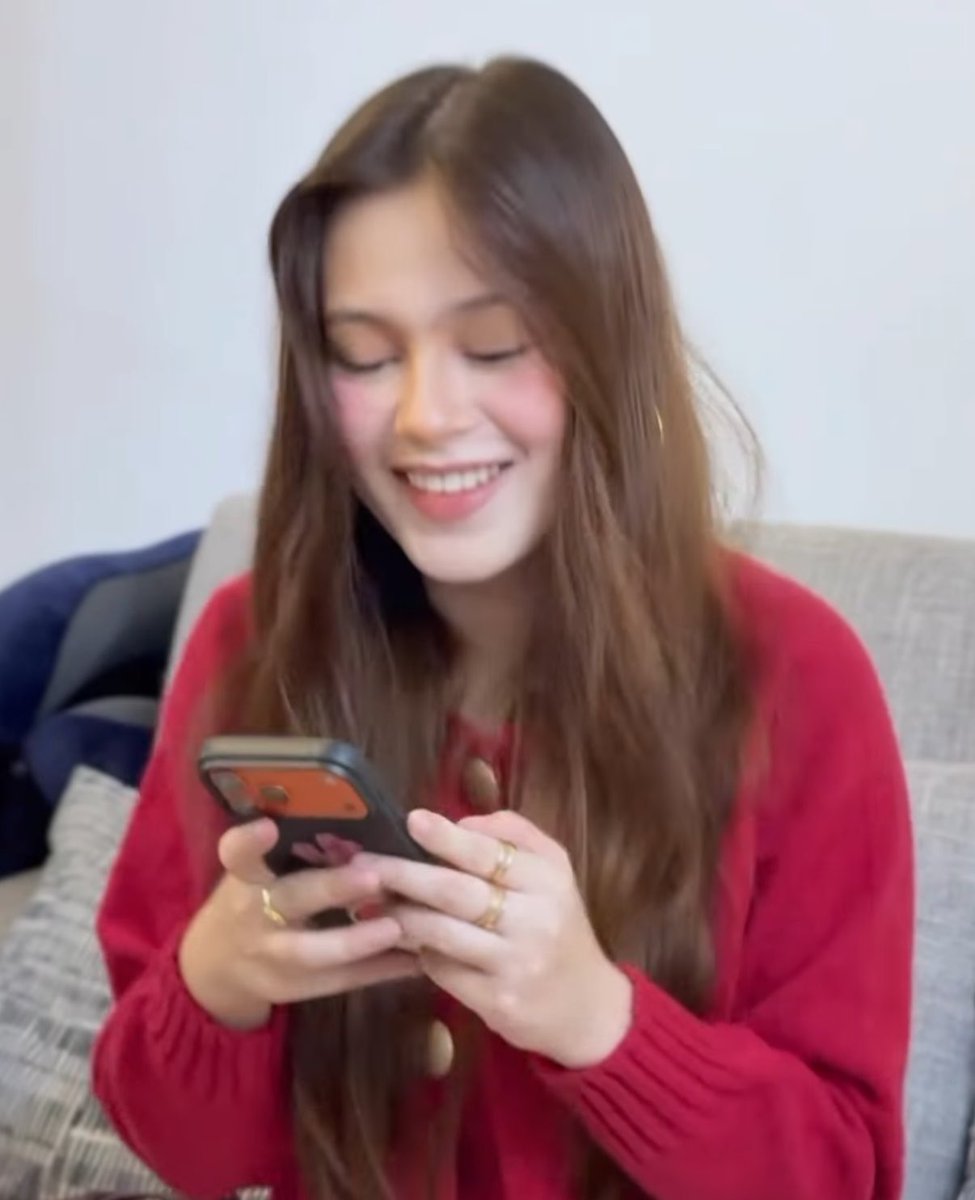 krystrive's tweet photo. tala looks so good in red!

engage: https://t.co/YllxZAGSaO

KRYSTAL SMILES WITH COLGATE
#ColgateCoolingKrystal https://t.co/IWIfrXEes9