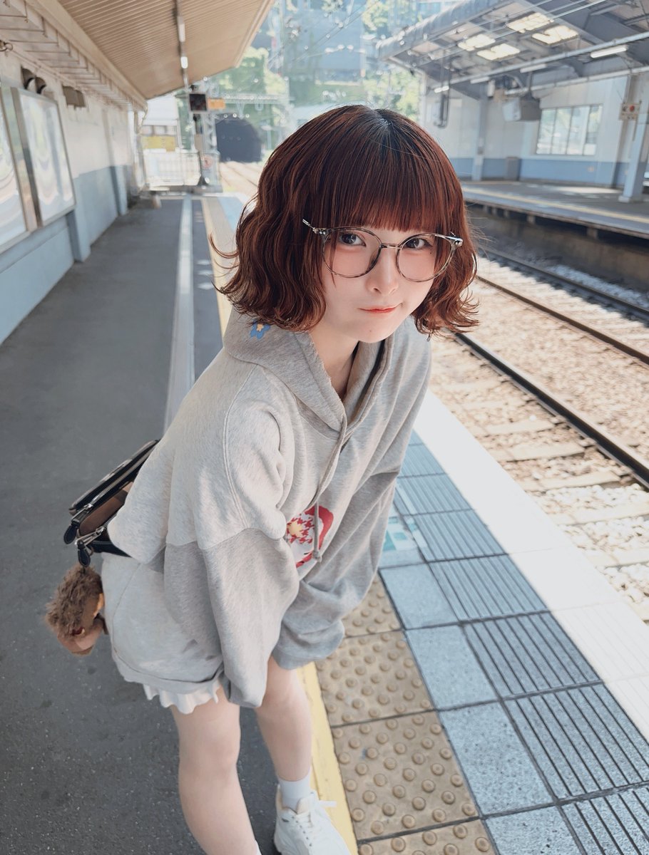 hakanai_yumi's tweet photo. だぼっとパーカーの季節 https://t.co/9hhN1dlhqG