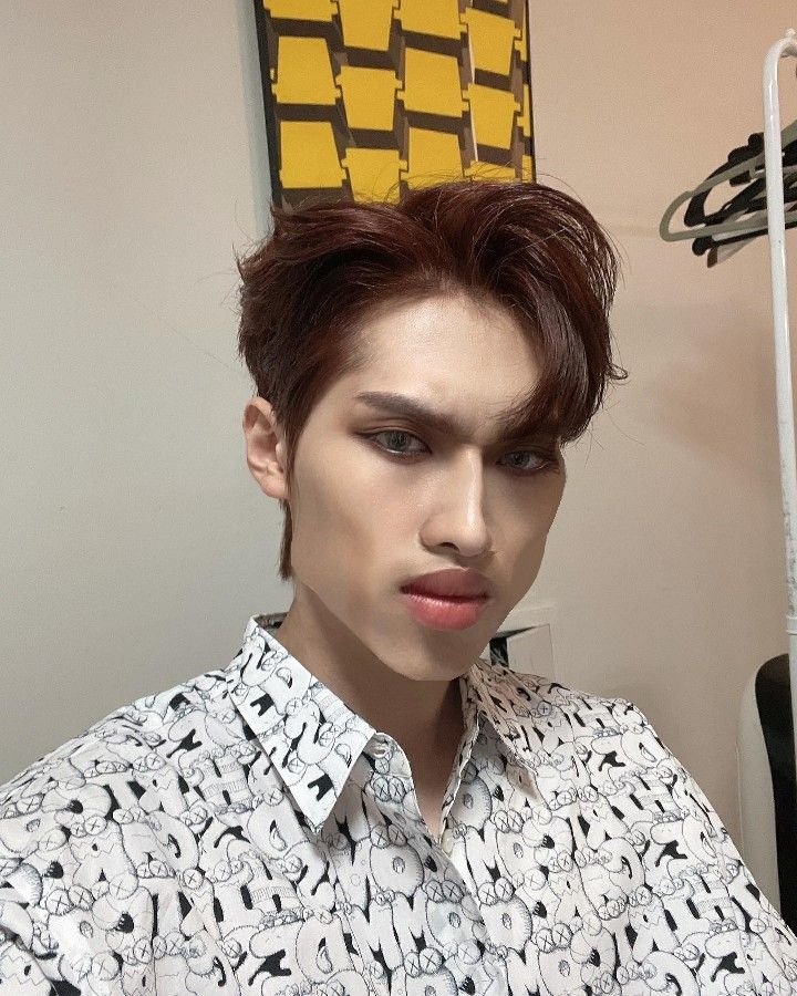 gaonsakes's tweet photo. @gyubinsakes Iya iya ini oppa liatin ya https://t.co/Sxmzc7gh4u