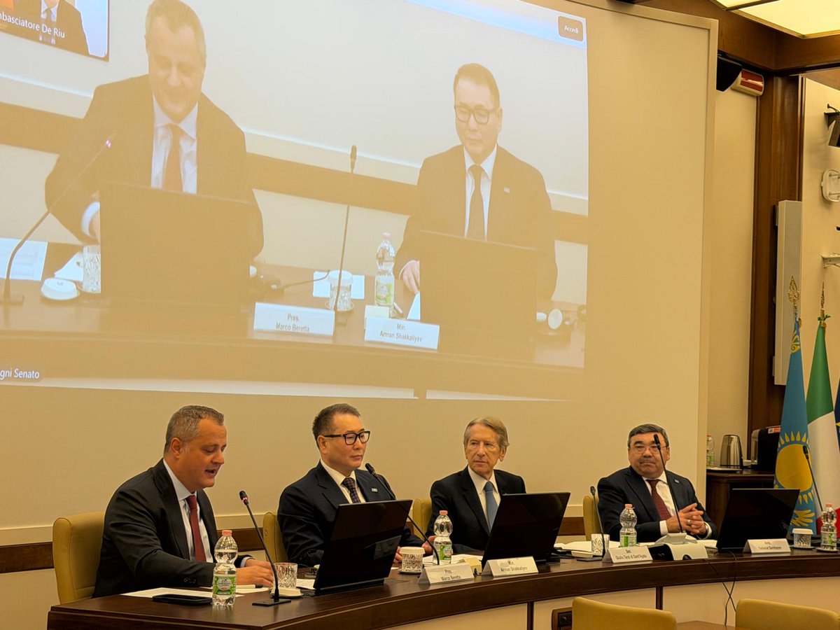 GiulioTerzi's tweet photo. Un piacere aver promosso e ospitato questa mattina al Senato, a Palazzo Carpegna, l’incontro tra il Ministro del Commercio e dell'Integrazione della Repubblica del Kazakistan, Arman Shakkaliyev, in visita in Italia, e una delegazione di rappresentanti istituzionali, diplomatici ed esponenti del mondo economico italiano e kazako. Si è parlato a lungo della cooperazione bilaterale sempre più salda, nonché delle ampie prospettive di crescita tra i nostri due Paesi e non solo, anche tra l’UE e la regione dell’Asia Centrale.
Un ringraziamento speciale va all’Associazione per il Commercio Italo-Kazako ACIK, rappresentata dal Presidente Marco Beretta e dalla Vicepresidente Elisabetta Lanfranchi. Il dialogo di oggi, alla presenza anche dell’Ambasciatore kazako in Italia S.E. Yerbolat Sembayev e dell’Ambasciatore italiano in Kazakistan, collegato da remoto, S.E. Antonello De Riu. Numerose le riflessioni emerse in merito ai settori più strategici per Italia e Kazakistan su cui concentrare gli investimenti, dall’industria meccanica all’energia, dalle infrastrutture alla connettività. Spunti emersi uniti da un filo conduttore comune: la fiducia nella stabilità dei rapporti tra i nostri paesi, la determinazione concreta di mettere a terra progetti e iniziative comuni. Tra questi, è stata più volte ricordata l’importanza del Trans-Caspian International Transport Route, il cosiddetto Middle Corridor che unirà l’intera regione dell’Asia centrale con l’Europa.
@FratellidItalia @FDI_Parlamento @fdieuropa @KZEmbassyIT @SembayevY @A_Shakkaliyev @italyinkz @nazione_futura @vocedelpatriota @SecolodItalia1 @GlobalCRL