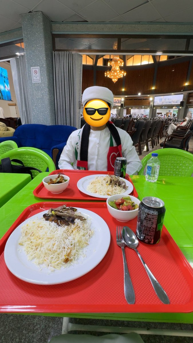 zayedya's tweet photo. @TalkkSick @DrAli_MCFC انا حضرت وما شفت الا كل خير واهل كرم و طيب و واحد من الجماهير كان ولد صغير مع ابوه وقالنا بتخسرون اليوم عصب عليه ابوه و قاله عيب ما تقول هالكلام حق ضيوفك والله ما شفنا الا كل خير منهم تحيه للجمهور العراقي👏🏻👏🏻 https://t.co/vI5ls5SWiS