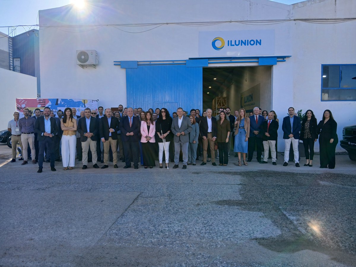JaenJunta's tweet photo. ILUNION presenta en Linares 'Industrial Lab', una escuela de formación para impulsar talento industrial y empleo inclusivo desde el Parque Científico Tecnológico del Transporte Santana.

El delegado de @EmpleoJunta, @javiercarazo9, destaca la apuesta por la alta especialización. https://t.co/EVd3WNw6Z4