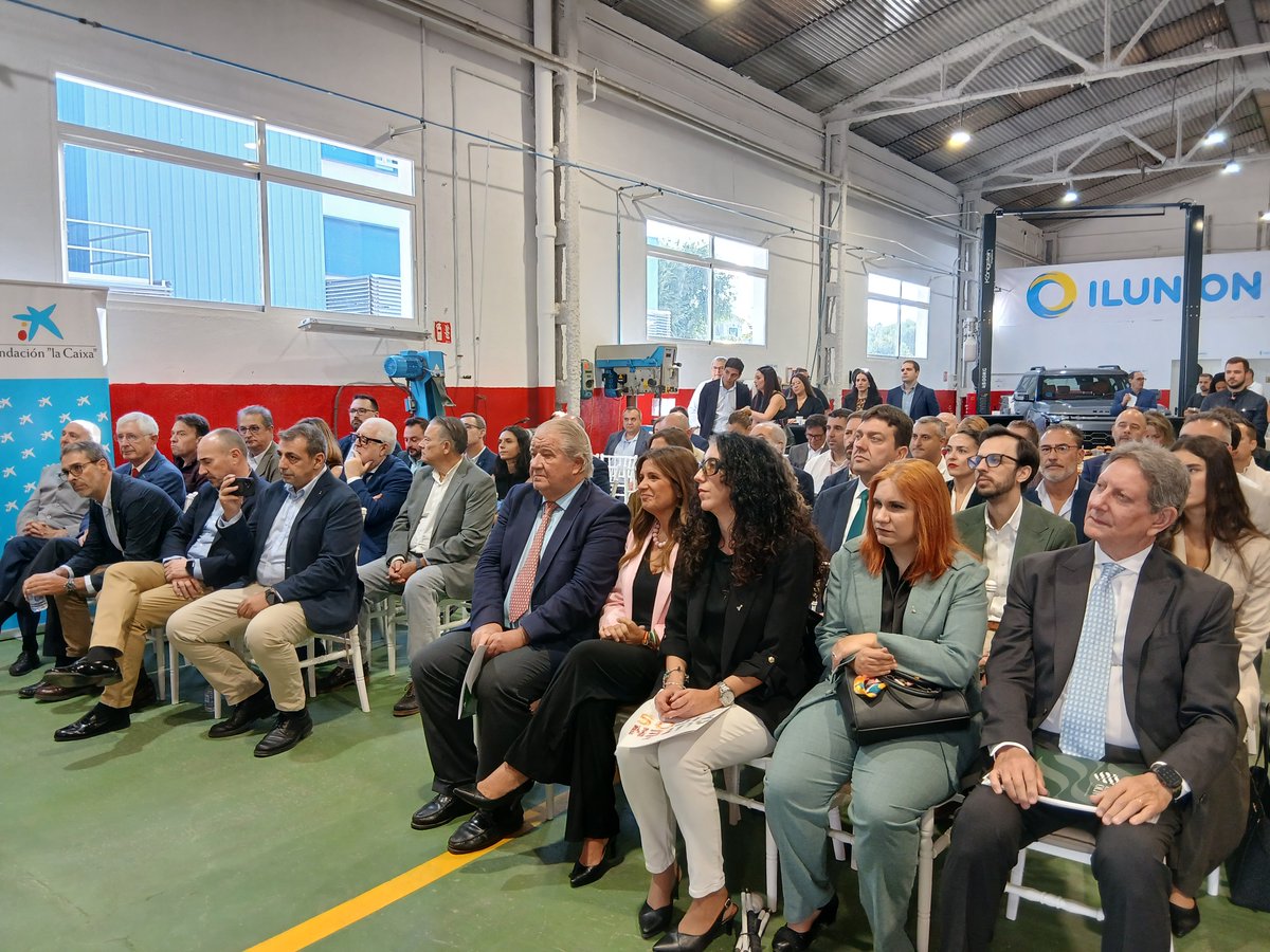 JaenJunta's tweet photo. ILUNION presenta en Linares 'Industrial Lab', una escuela de formación para impulsar talento industrial y empleo inclusivo desde el Parque Científico Tecnológico del Transporte Santana.

El delegado de @EmpleoJunta, @javiercarazo9, destaca la apuesta por la alta especialización. https://t.co/EVd3WNw6Z4