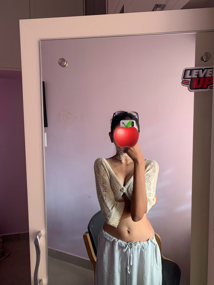 Outrowhitewings's tweet photo. It’s apple pie day (reupload cause quality sucked) https://t.co/sBozNRxRKj