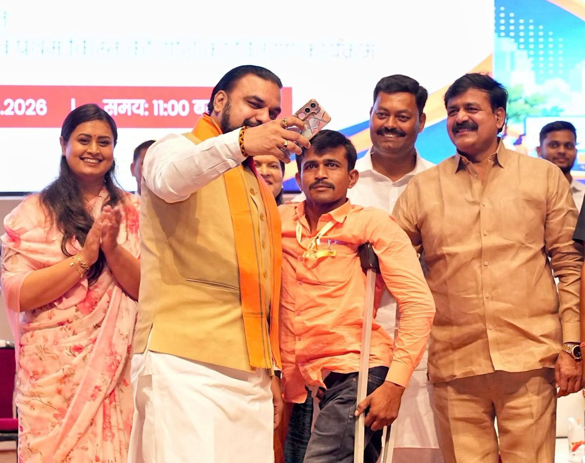 sushant_0987's tweet photo. नौकरी का इंतजार नहीं, अपना काम।
CM सम्राट चौधरी ने बापू सभागार में मुख्यमंत्री उद्यमी योजना के 7,000 से ज्यादा लाभुकों के खाते में किस्त भेजी और बिहार MSME नीति-2026 का लोकार्पण किया।
संकल्प साफ है: बिहार के 1 करोड़ परिवार उद्यमी बनेंगे।
सम्राट है तो संभव है।
#SamratChoudhary https://t.co/1HVACjaoCG