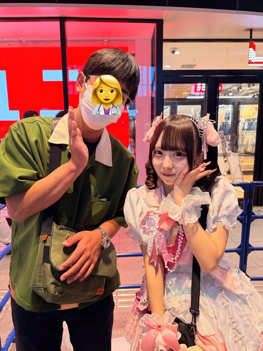 yama_hiroto's tweet photo. もくもくアイドルNight
み「りるさんに話しかけてもらえたの！」
り「みのあちゃんにブロマイドもらったの！」
テンション爆上がりのおふたり
ふたりがご飯行ったら聖地巡礼しないと
#みのあのみ
#きゅるりる https://t.co/QgJ0OqZwCM