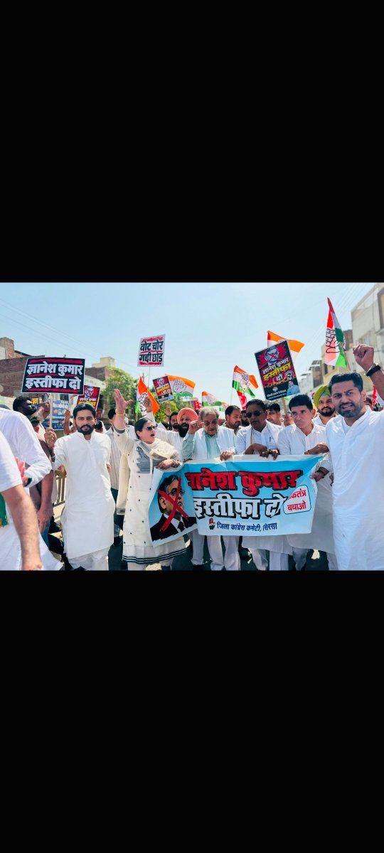 TeamBirender's tweet photo. आज वोट बचाओ- देश बचाओ कार्यक्रम के अंतर्गत सिरसा जिला मुख्यालय पर लोकतंत्र बचाने हेतु कांग्रेस व इंडिया गठबंधन के साथियों के साथ मिलकर भारत के मुख्य चुनाव आयुक्त के ख़िलाफ़ विरोध प्रदर्शन किया वोट चोर गद्दी छोड़ 
ज्ञानेश कुमार गुप्ता इस्तीफ़ा दो @ChBirenderSingh @BrijendraSpeaks https://t.co/AR2Xfp1dsN
