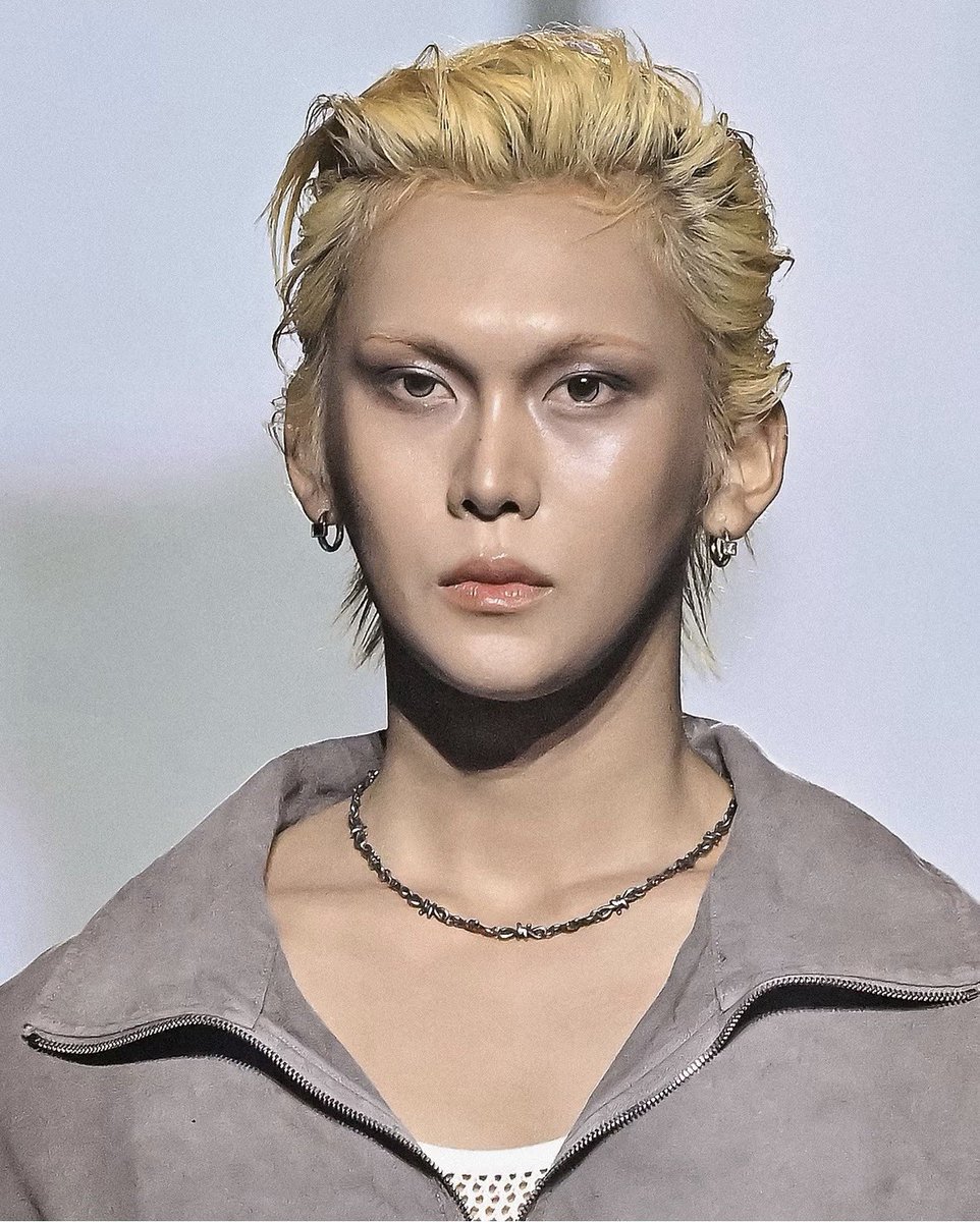 hyunipcs's tweet photo. model hyun I will forever be obsessed with you https://t.co/raEXut0vjX