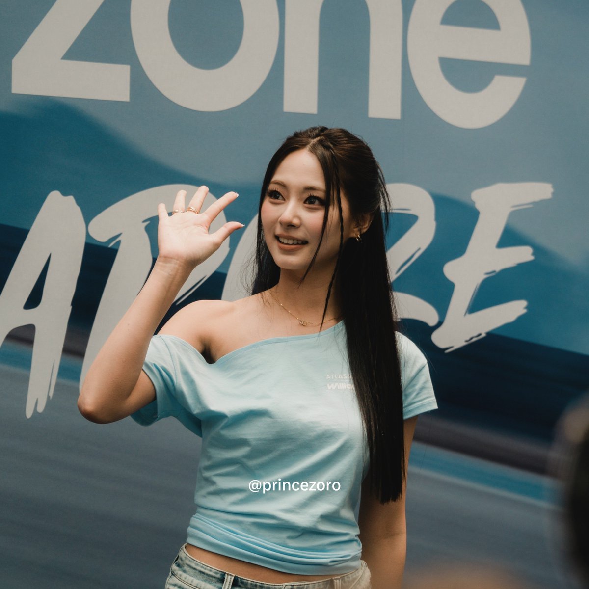 princexzoro's tweet photo. 20261008 TZUYU AT THE GRAND PRIX TZUYU FOR WILLIAMS RACING

#WilliamsXTzuyu #DandadanXTzuyu

#TZUYUxWilliamsF1xDanDaDan #TWICETZUYU #TWICE https://t.co/jNkBVam1TY