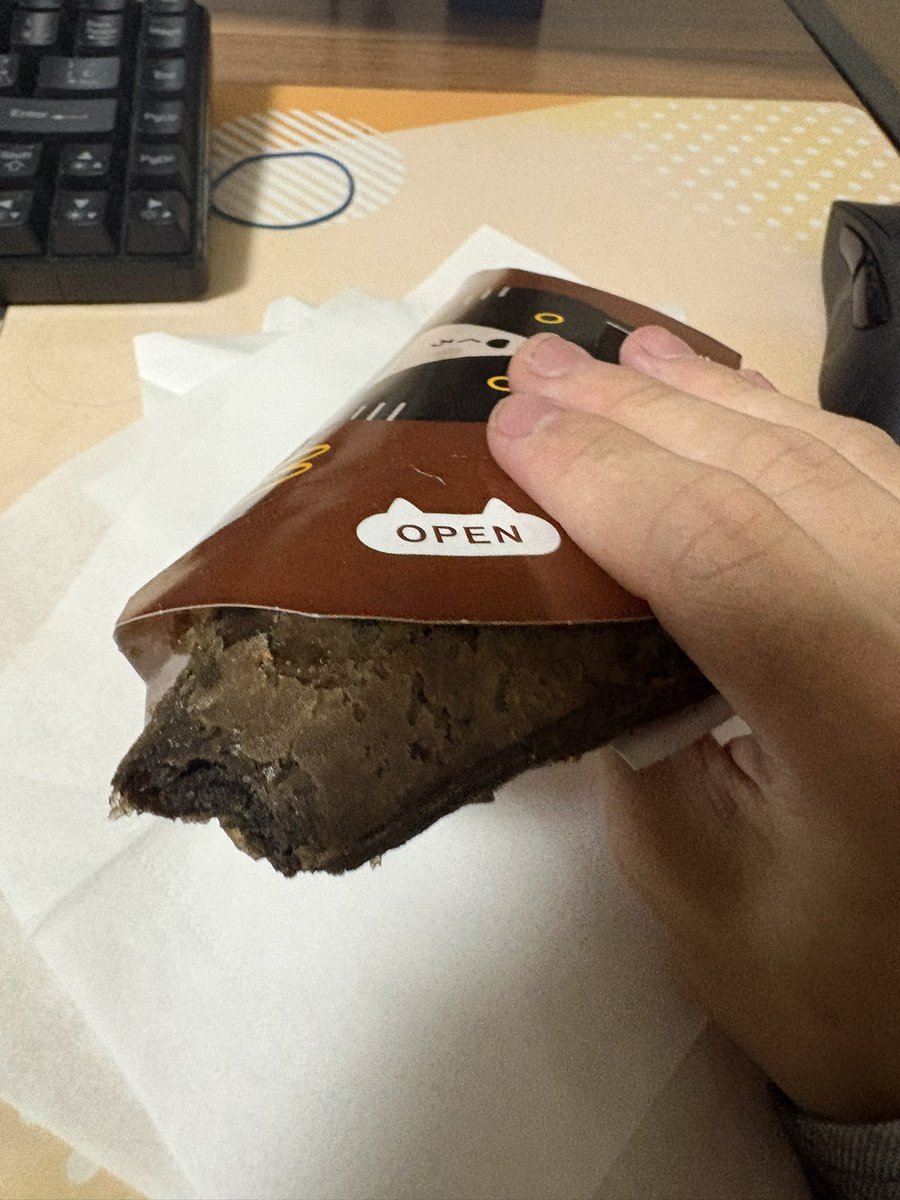 inukunfn's tweet photo. 三角チョコパイ！ https://t.co/AFDvtdiNnJ