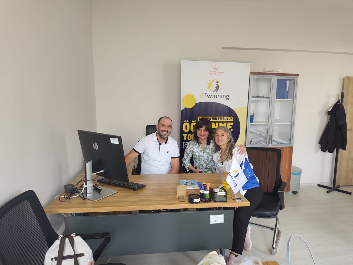 tuncelietw62's tweet photo. ÖRAV Eğitim Şenliği   
Tunceli eTwinning Koordinatörlüğü olarak, kıymetli öğretmenlerimiz Özlem Polat ve Heval Yılmaz ile 17 Ekim’deki "eTwinning Projeleri" atölyemiz öncesi planlama toplantımızı gerçekleştirdik.  
@tretwinning @orav2008 @Tunceli_MEM @BahameddinK https://t.co/UriJkWdoC7