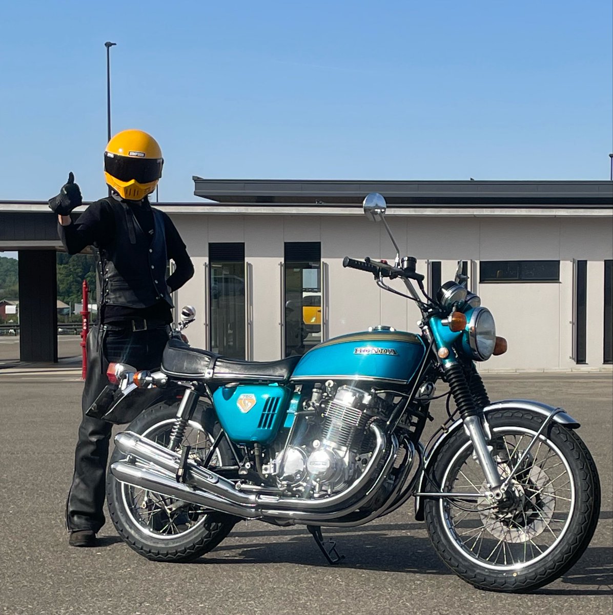 MOTORworld_101's tweet photo. #シンプソンのヘルメット被ってる奴集まれ https://t.co/tnPq4fpwp0
