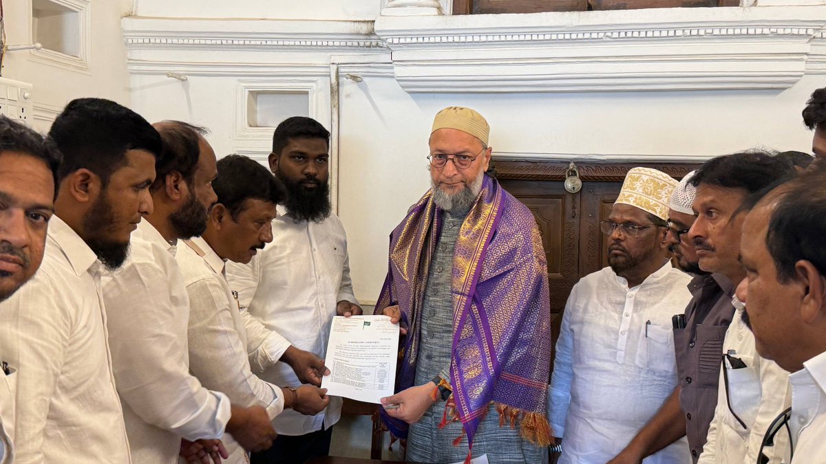 aimim_national's tweet photo. AIMIM President Barrister @asadowaisi Sahab ki maujoodgi mein Janab Syed Ghulam Ahmed Sahab ko Karimnagar, Peddapally aur Sircilla Zile ka District President aur Janab Mohammed Atheef Urf Atina Sahab ko Karimnagar Town (Karimnagar Municipal Corporation area) President muqarrar kiya gaya.

AIMIM Party dono zimmedaran ko unki nayi zimmedariyo'n ke liye mubarakbad pesh karti hai aur umeed karti hai ki wo apne muqarrar kiye gaye ilaaqo'n mein party ko mazeed mazboot karne aur awaam ki khidmat ke liye puri mehnat aur lagan ke saath kaam karenge.