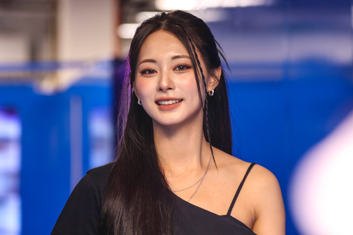 KarasCasshern's tweet photo. Tzuyu looks so angelic!

TZUYU AT THE GRAND PRIX
TZUYU FOR WILLIAMS RACING

#쯔위 #TZUYU
#트와이스 #TWICE
#WilliamsXTzuyu
#DandadanXTzuyu https://t.co/qFLc8oiqbH