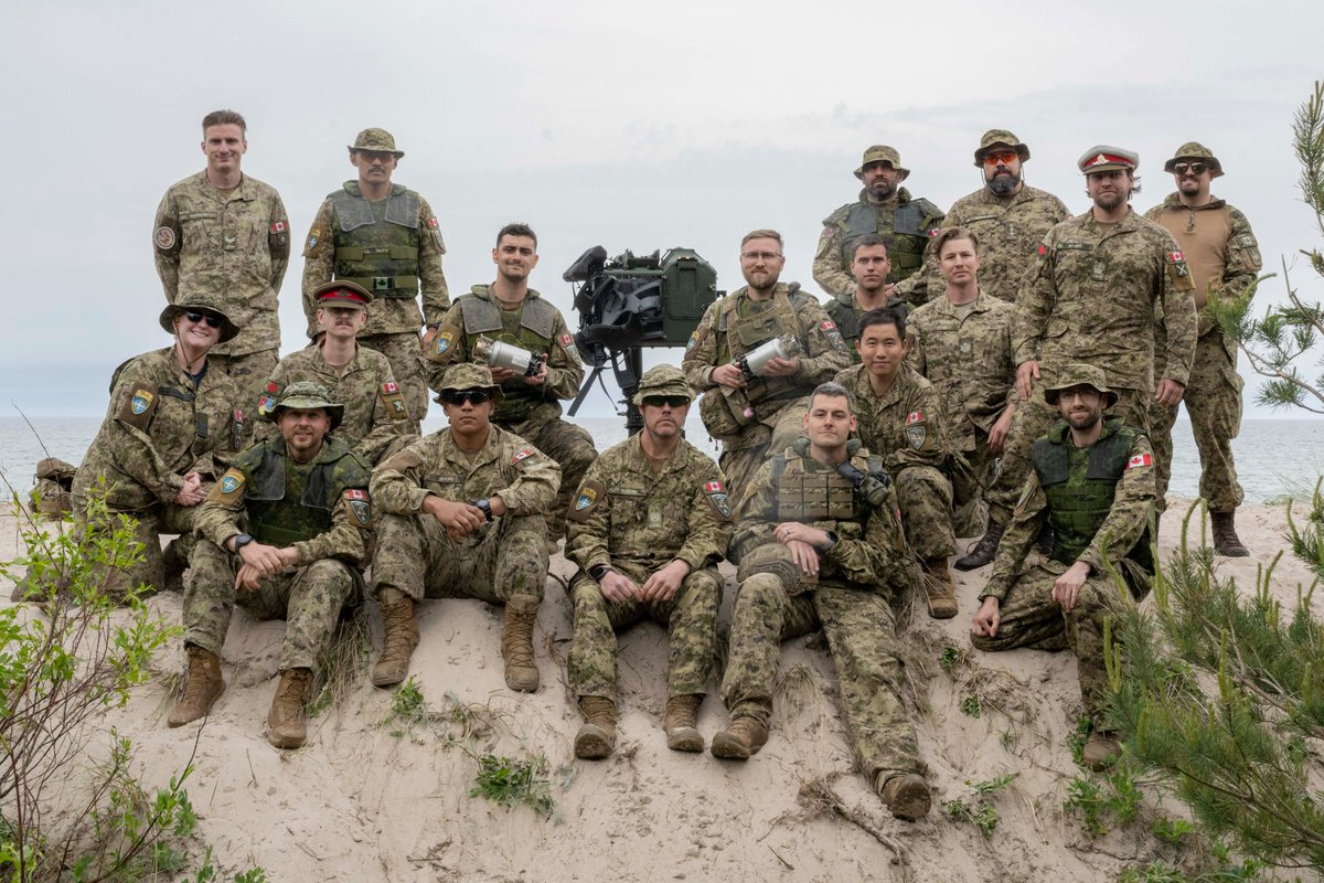 CJOC_COIC's tweet photo. Today, as Canadians gather with loved ones to celebrate Thanksgiving, we express our deepest gratitude to all Canadian Armed Forces members 🇨🇦🍁 https://t.co/YzSRL0tsyZ