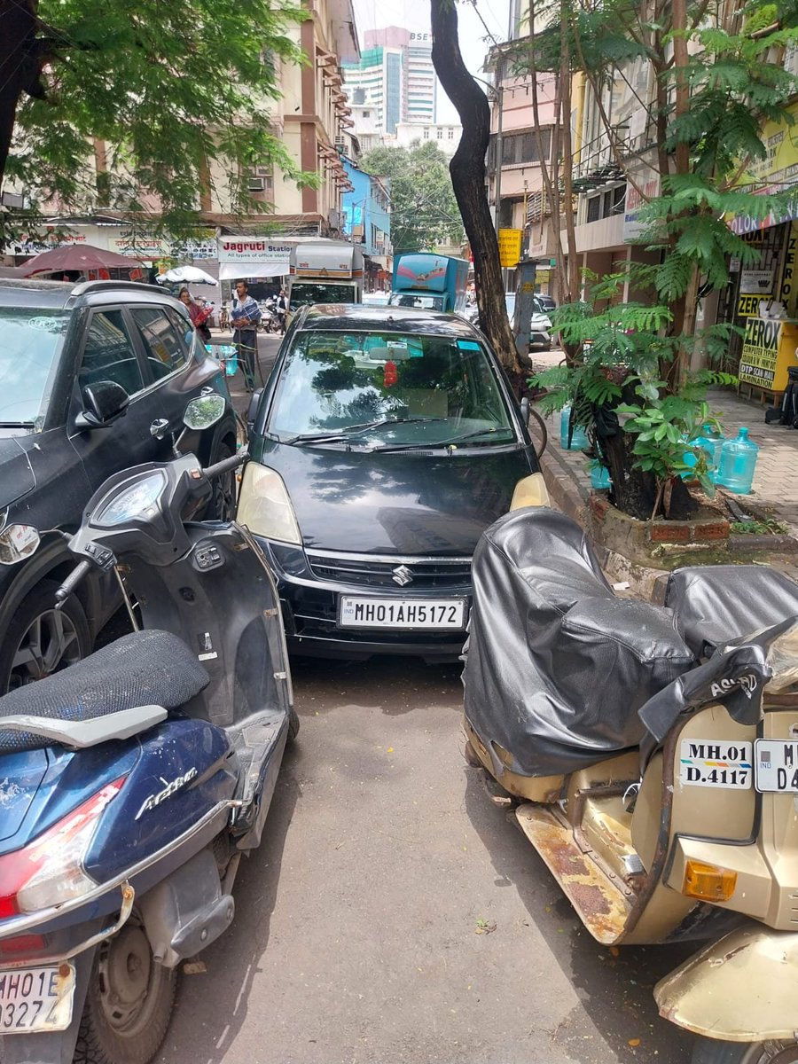 humdardsultan's tweet photo. Twitter / X:*
 Abandoned sidecar scooter MH01 D4117 lying for months at Sukhia Bldg 14A Cawasji Patel St Fort 400001 owned by Lilson Tailor shop in same building. Blocking parking. Please tow / fine.
@MTPHereToHelp https://t.co/8spnrNekhq