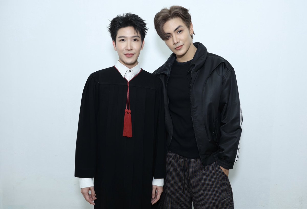 GMMTV's tweet photo. #KhaotungHappyGraduation
#khaotungg
#GMMTV https://t.co/6eNjK7knQB
