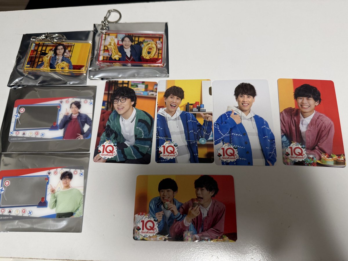q__j__a__'s tweet photo. 【譲】画像参照

【求】ymmt 上から優先度高
・コラボカフェ名場面キーホルダー2026C
・2025TDCステッカー(通常、ホロ)とタロット関連
・十字路ソロフォトカード
・つながるチャーム
・10周年ステッカー

大阪市内にて手渡しもしくは郵送希望
異種可なのでお気軽にお声がけください

 #QKグッズ交換中 https://t.co/VWMif8yRLk