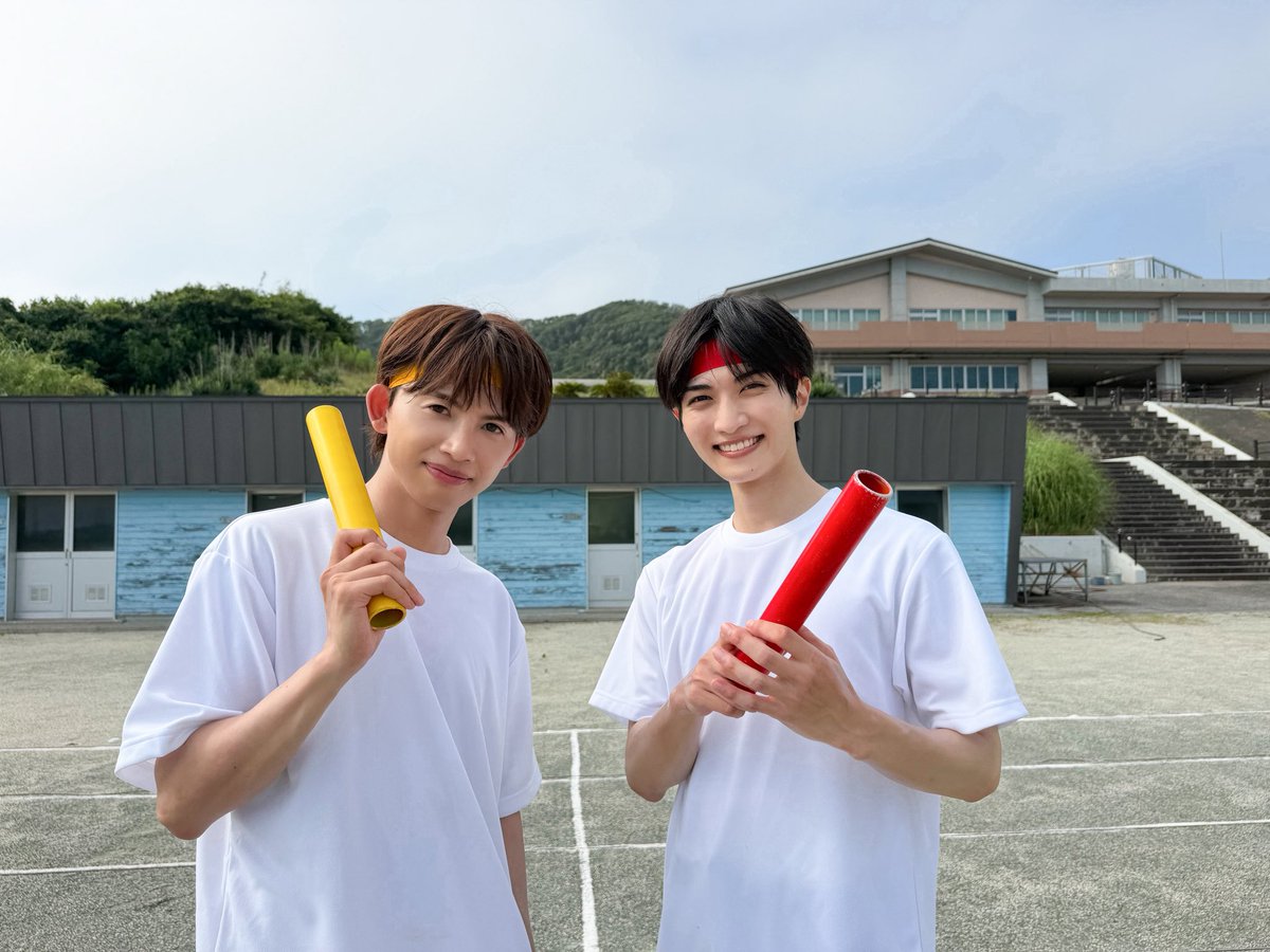 naoya_k_staff's tweet photo. ＼北海道、福岡、東海エリアのみなさん！／

今夜『青と碧』第１話放送です🙌

HBC北海道放送24:56～
RKB毎日放送24:59～
CBCテレビ25:40～

リアタイできそう！という方は是非🙇‍♂️
知念くんとのリレーオフショット👶📸

#ドラマ青と碧 #草川直弥 https://t.co/Gl79cj5YQX