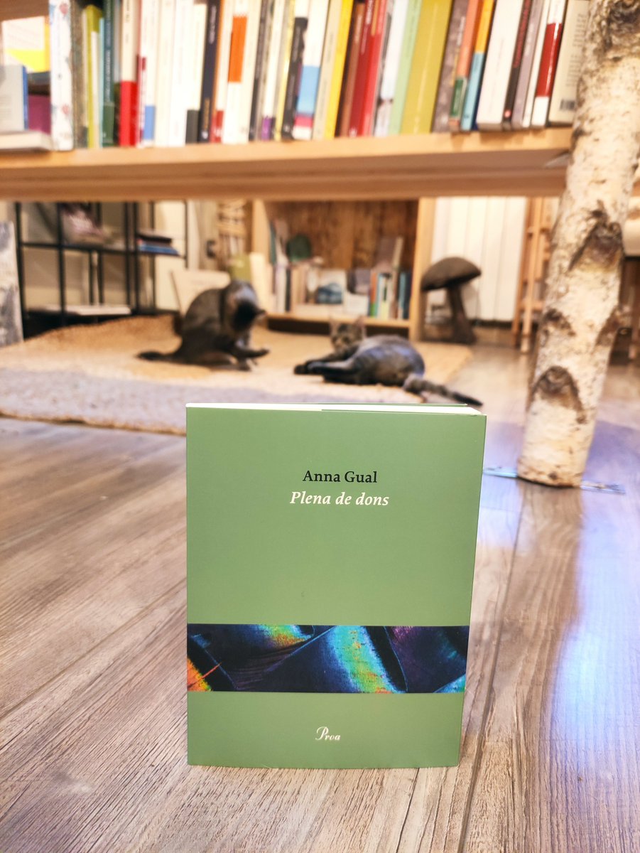 Naturallibres's tweet photo. «M'alegraré que deixe sa casa
plena de dons i felicitats.»

😻Jacint Verdaguer &amp; @annagual https://t.co/f37QbcwHzb