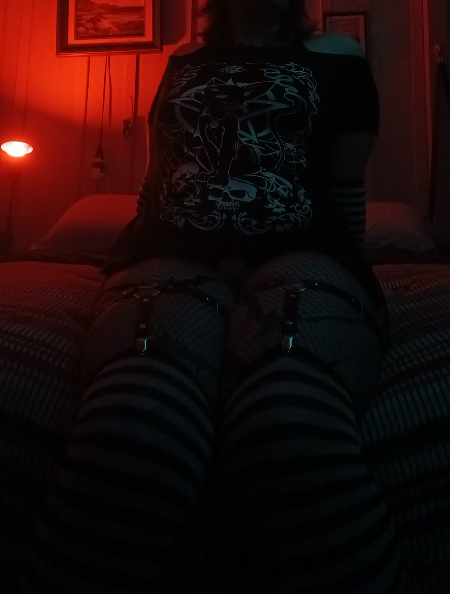 gothick_vampy's tweet photo. here have some thighs

#trans #tgirl #goth #femboy #nsfwtwtًً https://t.co/LSHHS0BD79