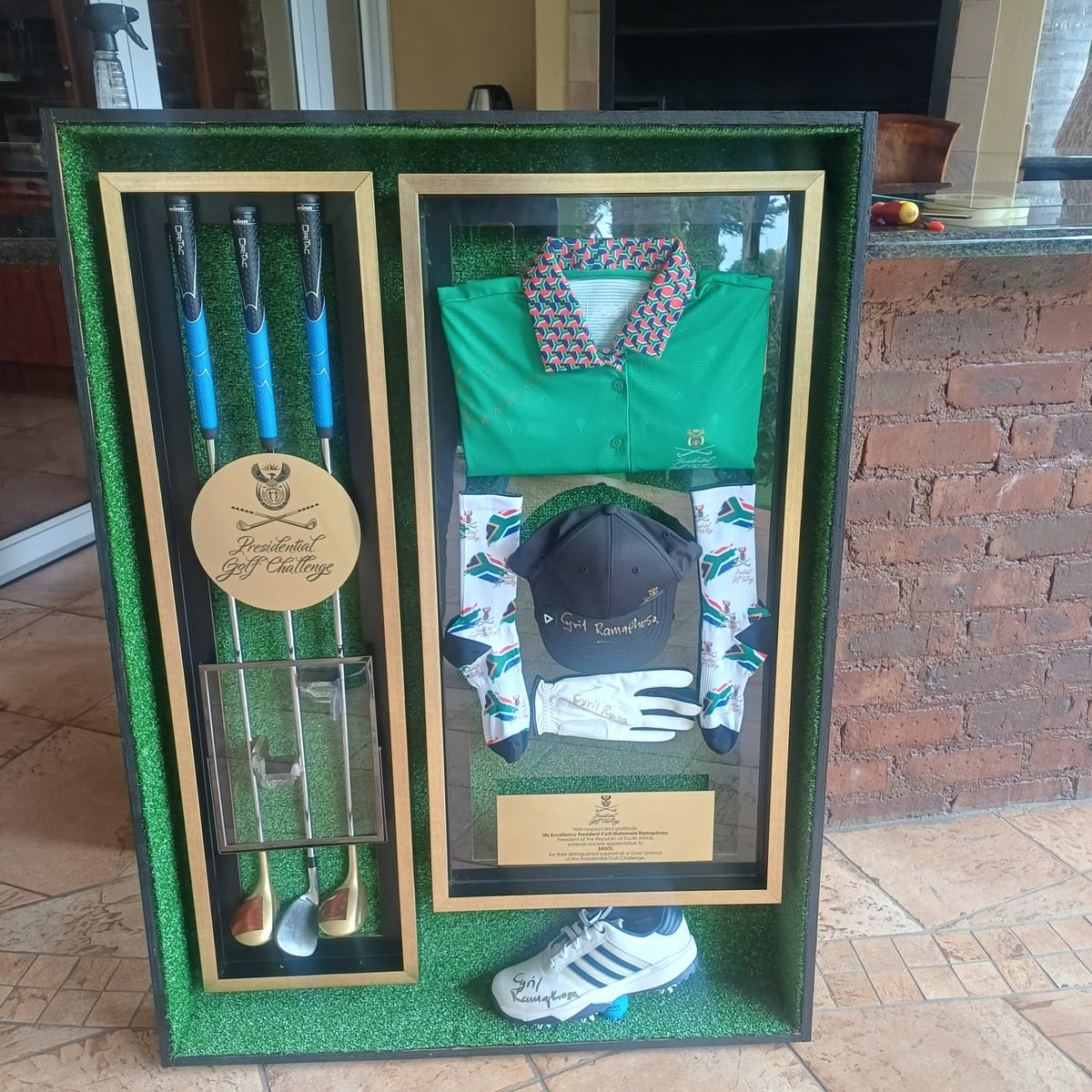 Mr_PascalSoul's tweet photo. Hi guys I'm looking for customers 0725503198 let's connect... Framing is our Art..
#createyourownreality #frames #awards #artgallary #GalleryofTleFirstone #artfinder #artshare #weArt #makeArt https://t.co/J7Gy08JsP2