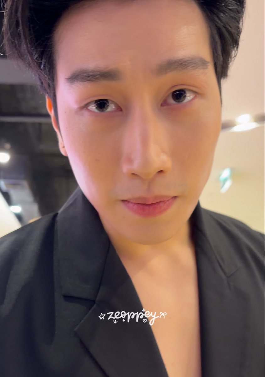 zeoppey's tweet photo. อยู่ไม่ไหวๆๆๆ 😭😭😭😭😭 อยากล้มทั้งยืน แพ้มาก 🫠🫠♥️♥️♥️ เฮียหึงwa https://t.co/xF4C4tMTwZ
