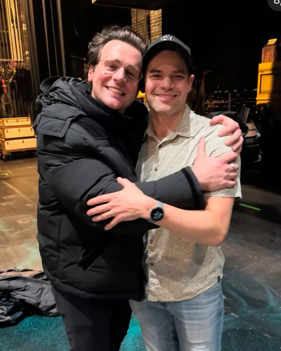 dailygroffsauce's tweet photo. jonathan and jeremy jordan backstage at ‘the great gatsby’! seymours reunited https://t.co/SE6hZuLtd8