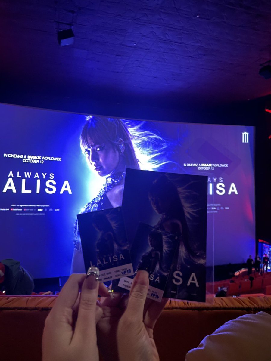 jewellm89's tweet photo. วันนี้ดุ๊กมีโอกาสได้ไปดู Always Lalisa มาค่ะ
👉มันดีมากจริงๆไม่ใช่แค่จากมุมมองแฟนคลับ แต่ดีในฐานะที่มันเป็นสารคดีเรื่องหนึ่ง ไม่อยากสปอยล์มาก ไว้รอทุกคนไปดูพร้อมกันวันที่ 12 รับรองว่าน้ำตาท่วม ทิชชู่จำเป็นที่สุด และอย่าลืมวอร์มนิ้วไว้ด่าอิวายจีอีกร้อยทวิต https://t.co/f8q8fddCzR
