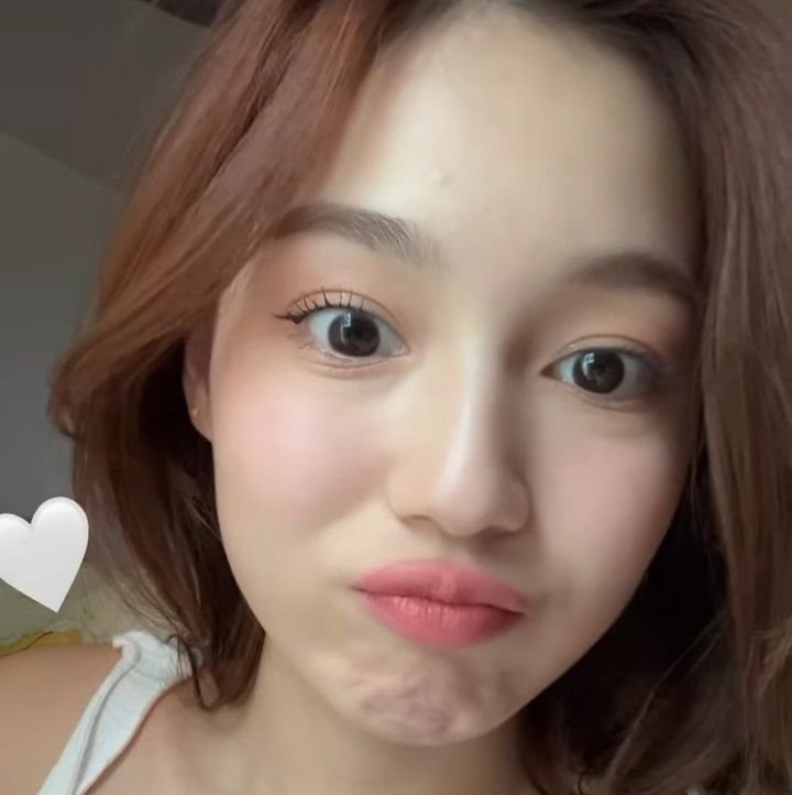 bunyeongie's tweet photo. do u fw girls who have big boba eyes and love pouting? https://t.co/1YTcwz1bZv
