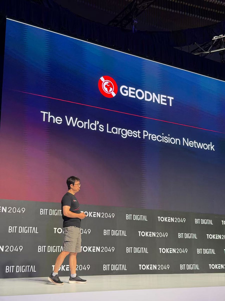 GEODNET's tweet photo. 22,000+ base stations. 175 countries. 365,704 customers. $10.64M revenue.

@mvrender took the Bit Digital Stage at @token2049  Singapore with one message: @GEODNET is the Rails for Physical AI. 🌏📡

Already deployed. Already in motion. https://t.co/Nm2a8NLuga